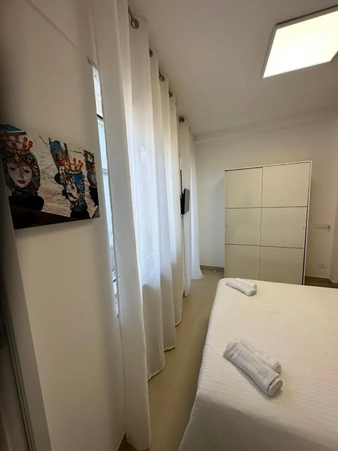 Four Rooms Naxos Giardini Naxos 0*,